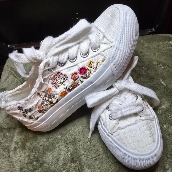 Blowfish tennis shoes - Picture 3 of 5